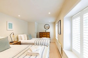 Host Stay The Old Post Office in Docking