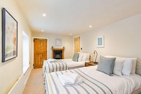 Host Stay The Old Post Office in Docking