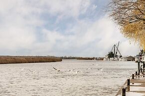 Host Stay Riverside Cottage