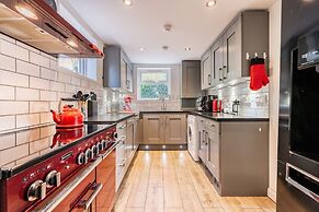 Host Stay Riverside Cottage