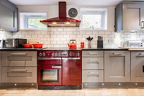 Host Stay Riverside Cottage