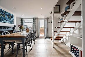 Host Stay Riverside Cottage