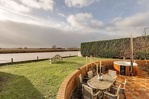 Host Stay Riverside Cottage