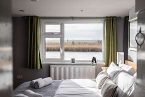 Host Stay Riverside Cottage