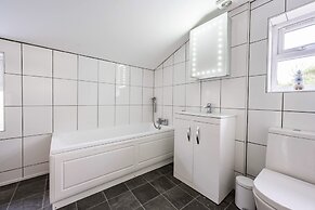 Host Stay Riverside Cottage