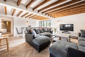 Host Stay Fender Cottage