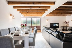 Host Stay Fender Cottage