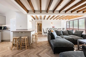 Host Stay Fender Cottage