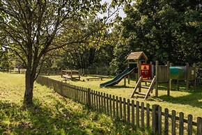 Host Stay Fender Cottage