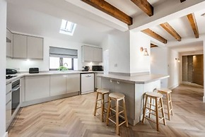 Host Stay Fender Cottage