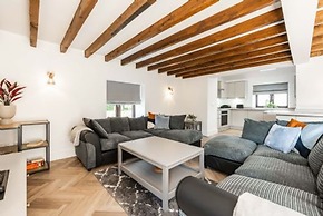 Host Stay Fender Cottage