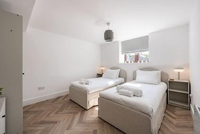 Host Stay Fender Cottage