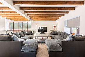 Host Stay Fender Cottage