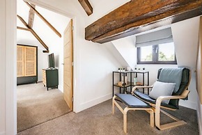 Host Stay Fender Cottage