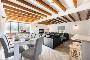 Host Stay Fender Cottage