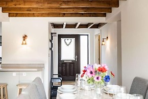 Host Stay Fender Cottage