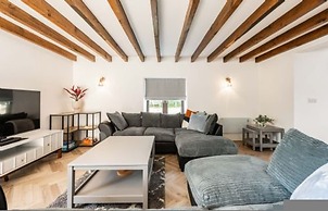 Host Stay Fender Cottage