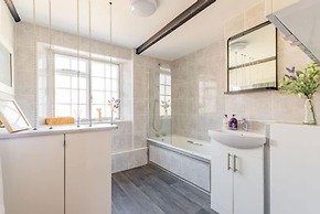 Host Stay Dragons Rest