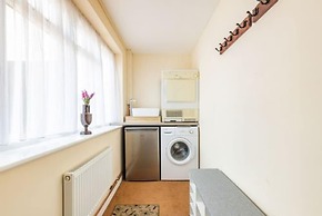 Host Stay Dragons Rest