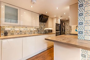 Host Stay Honeysuckle Cottage