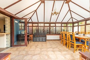 Host Stay Honeysuckle Cottage