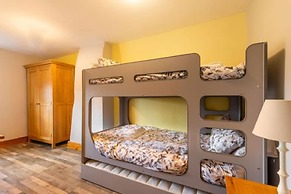 Host Stay Honeysuckle Cottage