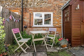 Host Stay Sandpipers