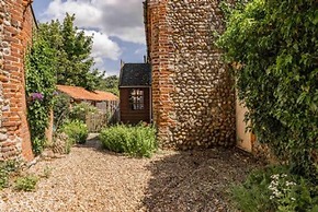 Host Stay Sandpipers