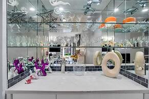 Hollywood Glam Hideaway