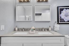 Hollywood Glam Hideaway