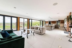 Host Stay Willow Barn