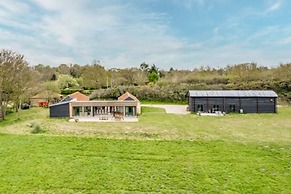 Host Stay Willow Barn