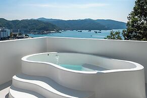 Miyue Shenzhen Blue and White Holy Island Cliff Pool Hotel