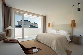 Miyue Shenzhen Blue and White Holy Island Cliff Pool Hotel