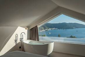 Miyue Shenzhen Blue and White Holy Island Cliff Pool Hotel