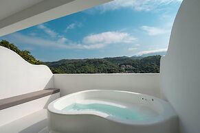 Miyue Shenzhen Blue and White Holy Island Cliff Pool Hotel