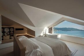 Miyue Shenzhen Blue and White Holy Island Cliff Pool Hotel