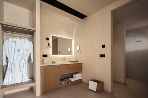 Miyue Shenzhen Blue and White Holy Island Cliff Pool Hotel