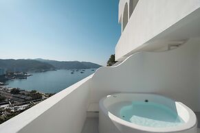 Miyue Shenzhen Blue and White Holy Island Cliff Pool Hotel