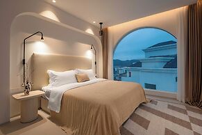 Miyue Shenzhen Blue and White Holy Island Cliff Pool Hotel