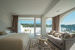 Miyue Shenzhen Blue and White Holy Island Cliff Pool Hotel
