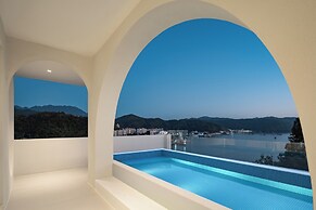 Miyue Shenzhen Blue and White Holy Island Cliff Pool Hotel