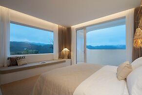 Miyue Shenzhen Blue and White Holy Island Cliff Pool Hotel