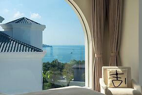 Miyue Shenzhen Blue and White Holy Island Cliff Pool Hotel