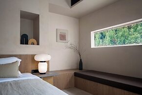 Miyue Shenzhen Blue and White Holy Island Cliff Pool Hotel