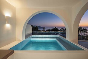 Miyue Shenzhen Blue and White Holy Island Cliff Pool Hotel