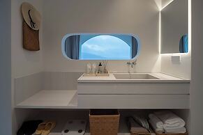 Miyue Shenzhen Blue and White Holy Island Cliff Pool Hotel