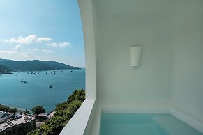 Miyue Shenzhen Blue and White Holy Island Cliff Pool Hotel