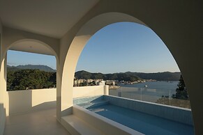 Miyue Shenzhen Blue and White Holy Island Cliff Pool Hotel