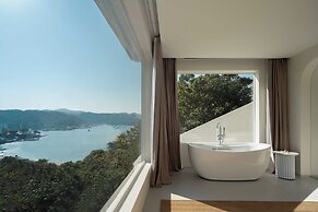 Miyue Shenzhen Blue and White Holy Island Cliff Pool Hotel